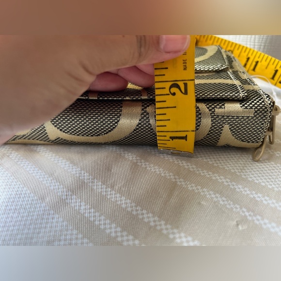 Gold “G” crossbody/wallet - Picture 3 of 12